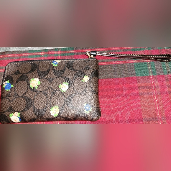Coach Corner Zip Wristlet in signature coated canvas with a floral - Picture 2 of 4